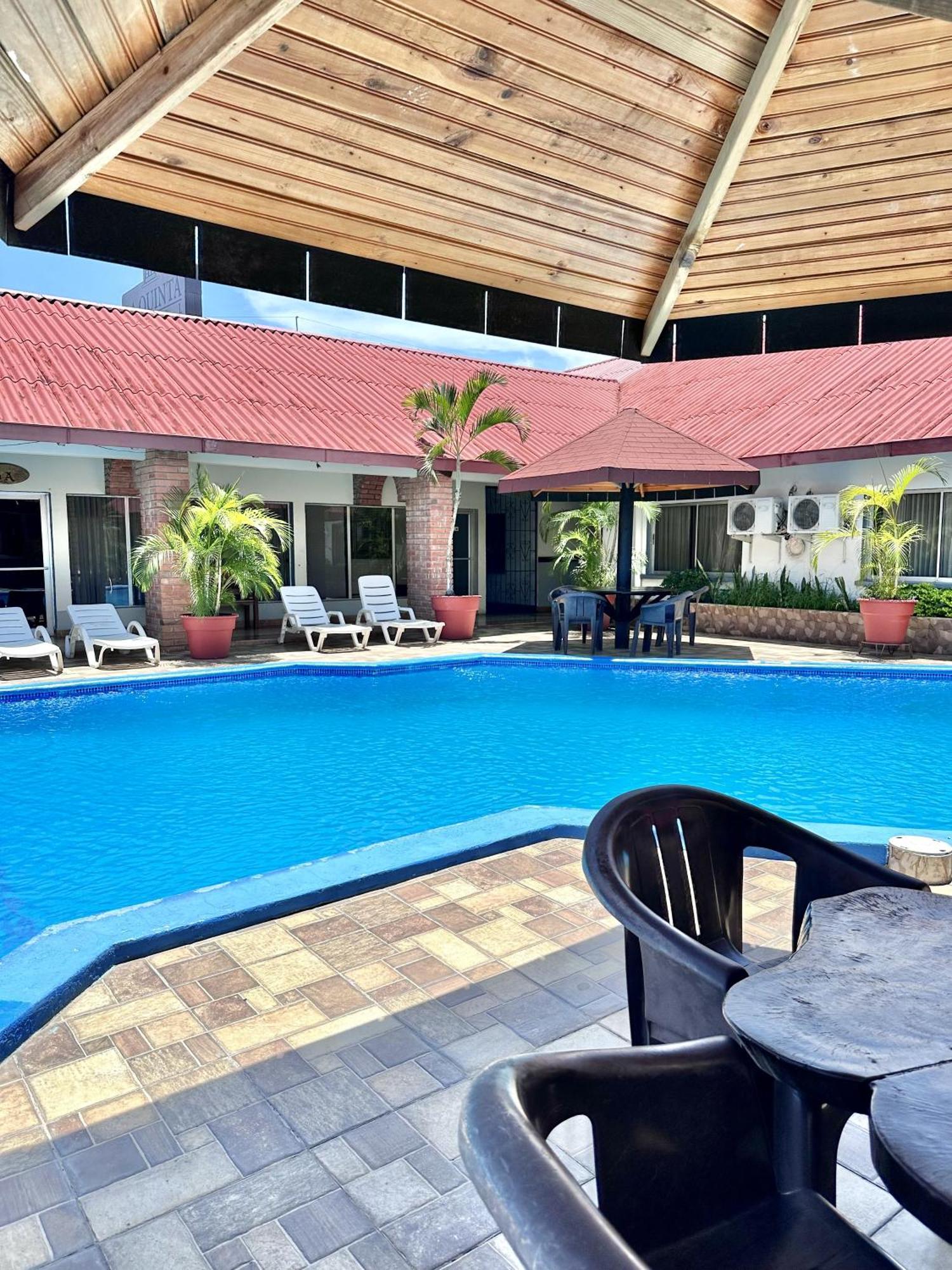 Hotel La Quinta La Ceiba Exteriér fotografie